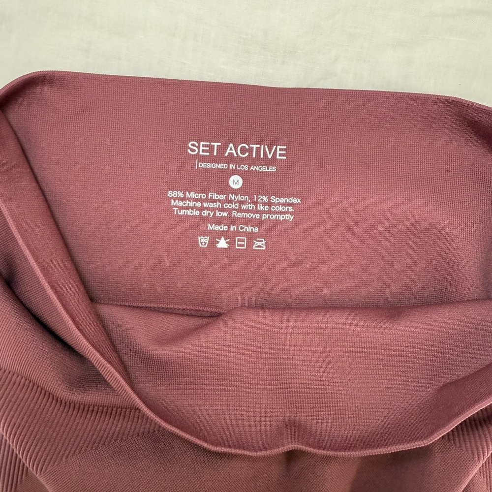 Set active never worn leggings size medium